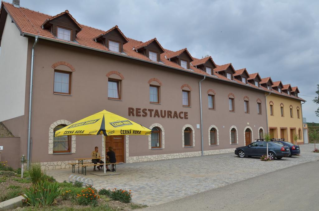 Hotel Ruzeny Hustopecze Zewnętrze zdjęcie