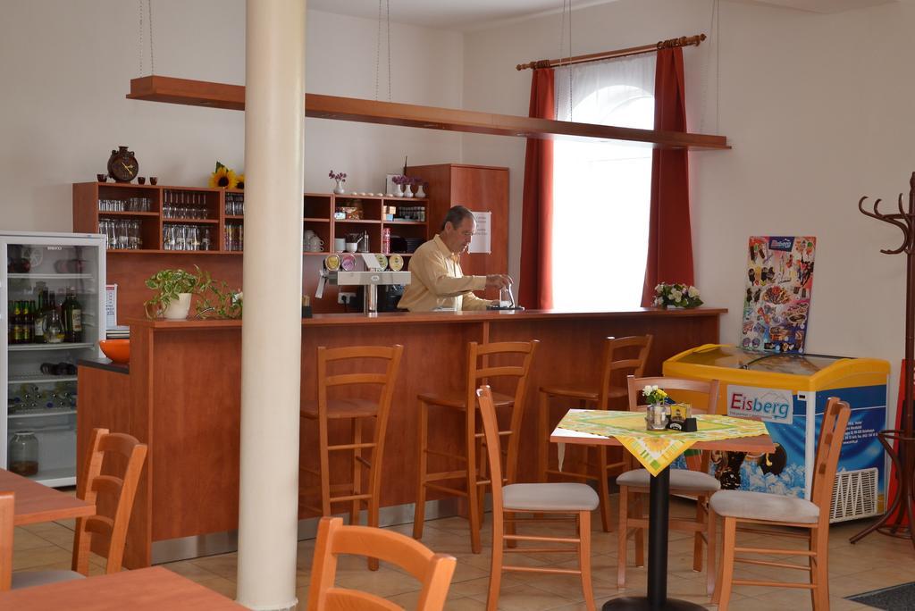 Hotel Ruzeny Hustopecze Zewnętrze zdjęcie